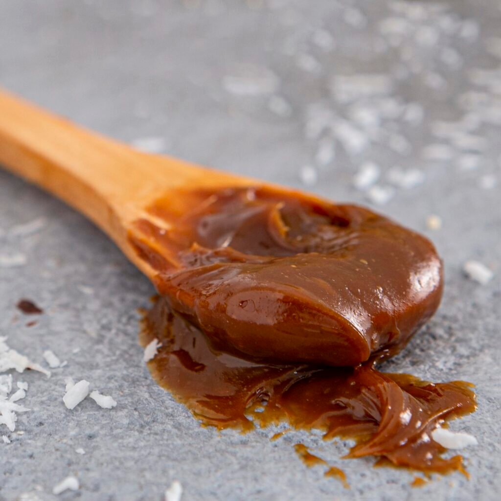 delicious-dulche-de-leche-spoon-concept